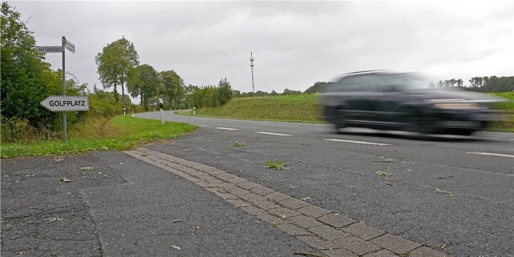 Tempo auf der Münsterstraße sorgt für brenzlige Situationen beim Abbiegen Die Ein- und Ausfahrt zum Golfplatz Nordkirchen an der Münsterstraße ist aus Sicht einiger Autofahrer unnötig gefährlich. Grund ist ihrer Meinung nach vor allem das hohe Tempo auf der K2.
