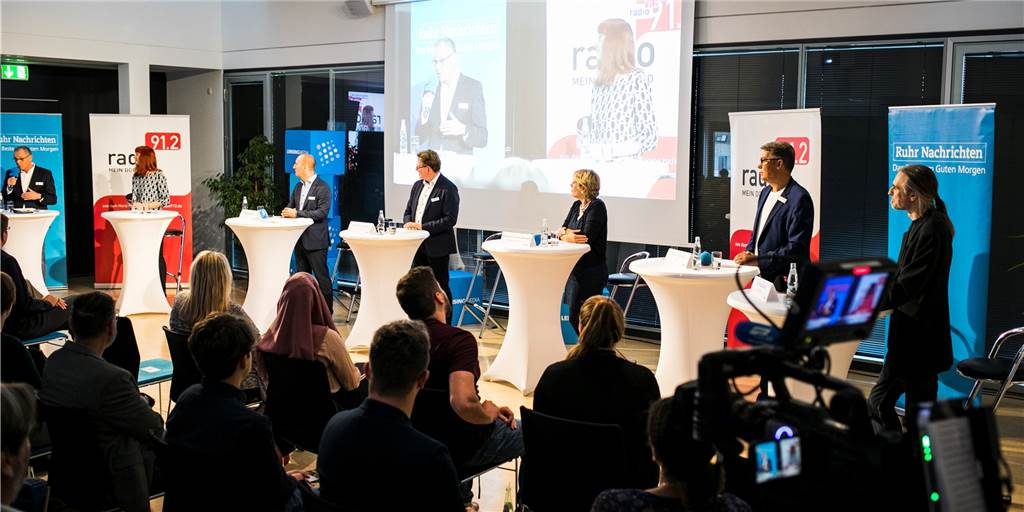 Ringbusse, 15 Millionen für Gastronomie und direkte Hilfe für Obdachlose Die aussichtsreichsten OB-Kandidaten diskutierten am Donnerstagabend (3.9.) ihre Pläne für die Kommunalwahl in Dortmund.