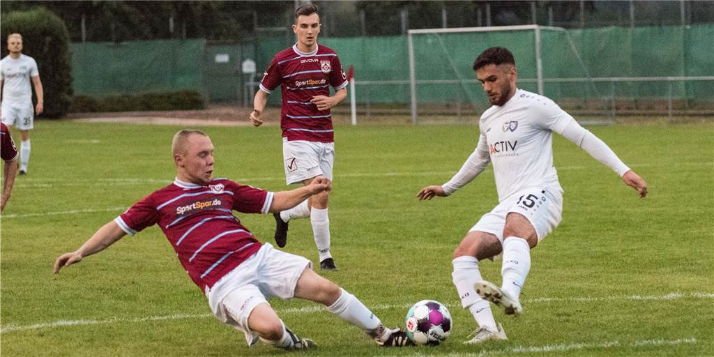 Hullern schlägt sich wacker: 0:9-Niederlage gegen den TuS Haltern Semih Gülsoy (r.) traf zum 3:0 für den TuS Haltern am See gegen den SV Hullern.