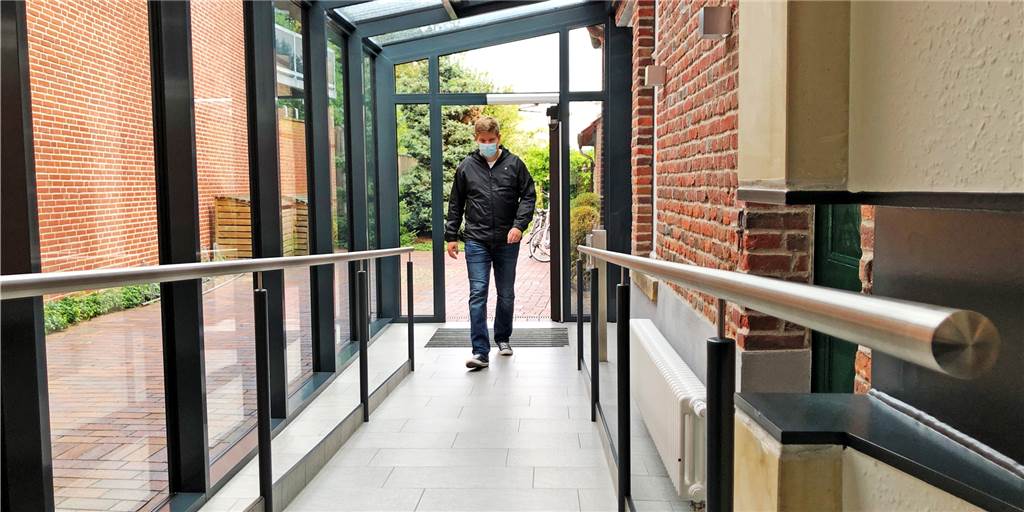 Rollstuhlfahrer und Kinderwagen können jetzt ins Haus Hakenfort rollen Eine neue Rampe ermöglicht jetzt den barrierefreien Zugang zum denkmalgeschützten Haus Hakenfort.