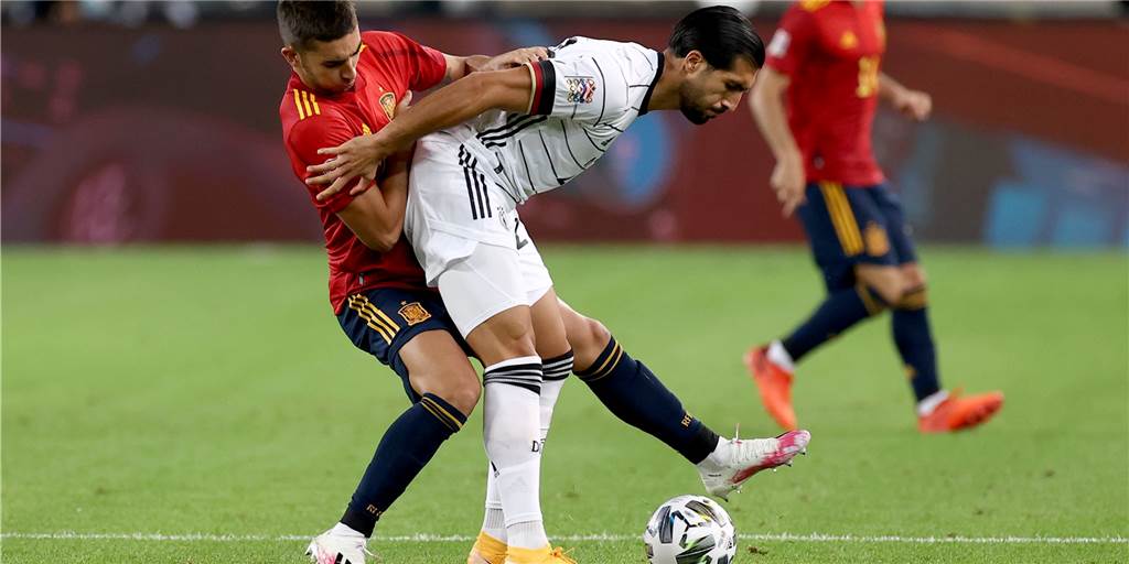 BVB-Profi Emre Can überzeugt nicht im DFB-Trikot: Stammplatz in Gefahr BVB-Profi Emre Can überzeugt nicht im DFB-Trikot: Stammplatz in Gefahr