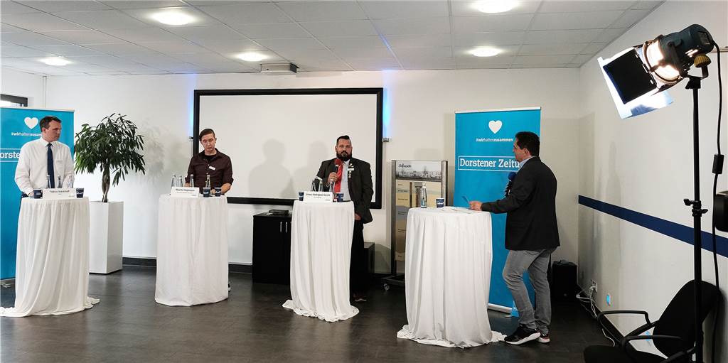 Die Talkrunde mit drei Bürgermeisterkandidaten in Dorsten Tobias Stockhoff, Mauritz Hagemann und Simon Rodriguez Garcia bewerben sich bei der Kommunalwahl um das Bürgermeisteramt in Dorsten. Redaktionsleiter Stefan Diebäcker moderierte den Talk.