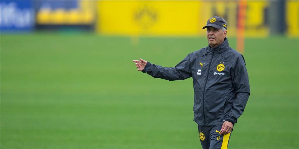 BVB-Trainer Lucien Favre zögert: Borussia Dortmund und die Systemfrage BVB-Trainer Lucien Favre zögert: Borussia Dortmund und die Systemfrage