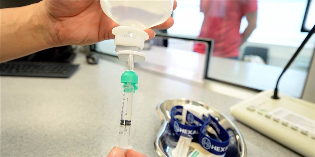 In Dortmund nicht willkommen: Darum soll es Heroin auf Rezept in Holzwickede geben Aktuell gibt es zwölf Diamorphinambulanzen in Deutschland. Nur hier bekommen Abhängige Heroin als reinen Stoff auf Rezept.