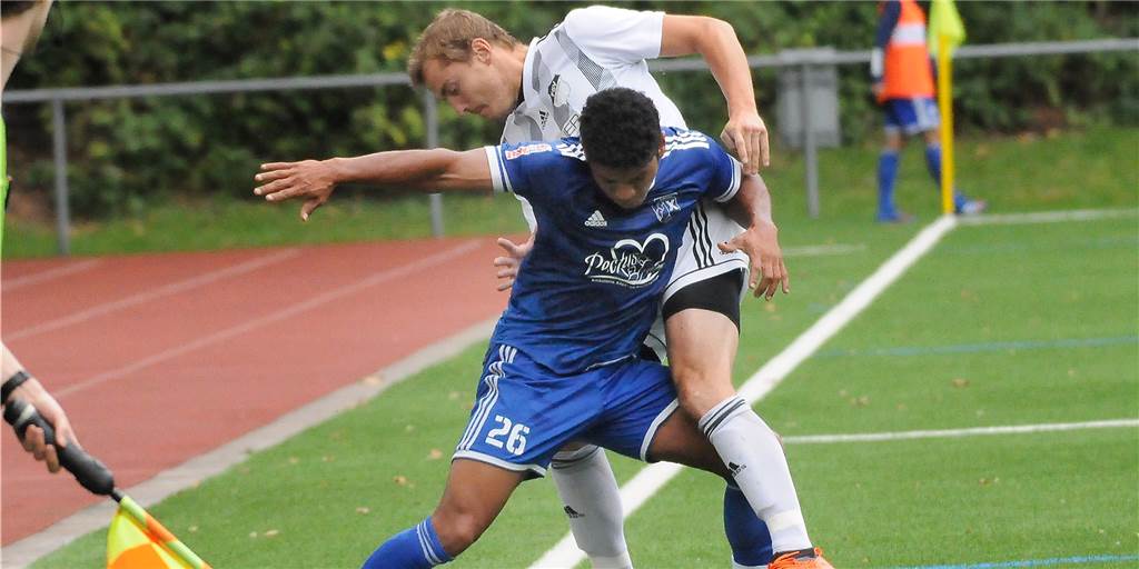Analyse: Was sich aus dem ersten Westfalenliga-Spiel von Wacker Obercastrop ablesen lässt Die erste Bewährungsprobe: Wackers Yogan Henyelbeth Cordero Astacio im Zweikampf bei einem intensiven Spiel gegen den FSV Gerlingen.