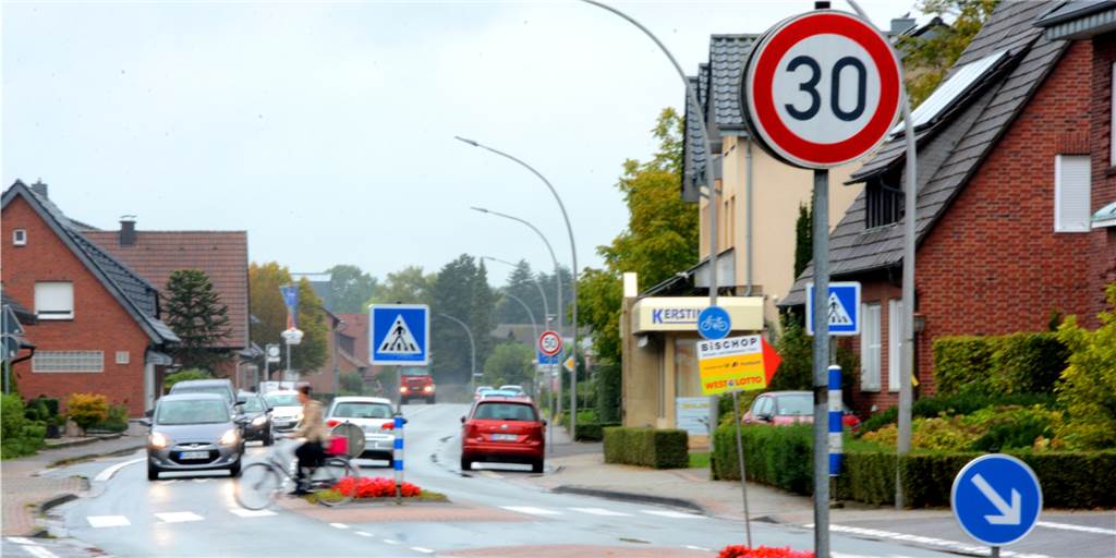 Bürgermeisterkandidaten mögen Baubeginn der Umgehung nicht abschätzen Bis die Umgehungsstraße gebaut wird, bleibt die Winterswyker Straße ein Nadelöhr. Auch Tempolimits können den Verkehr dort kaum unter Kontrolle bringen.