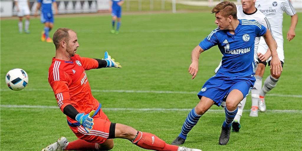 Marcel Müller im Interview: „Ich habe mich selbst zu sehr unter Druck gesetzt“ Marcel Müller (l.) ist nach einer zweijährigen Fußball-Pause zum TuS Haltern am See zurückgekehrt.