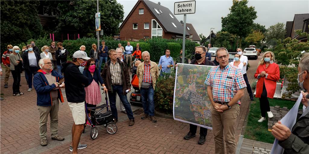 Mögliches Neubaugebiet spaltet die Wöller Johannes Bombeck, Fraktionsvorsitzender der ÖDP, erläuterte den Grafenwäldern den aktuellen Stand der Planungen für ein Neubaugebiet in Grafenwald.