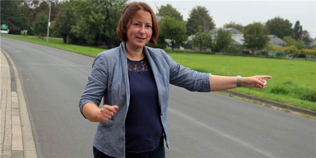 Monika Verspohl: „Die Bürger sollen stolz auf ihre Gemeinde Ascheberg sein“ Bürgermeister-Kandidatin Monika Verspohl weist auf das geplante Gewerbegebiet Ondrup hin, in dem die neue Feuerwache Herbern entstehen soll.
