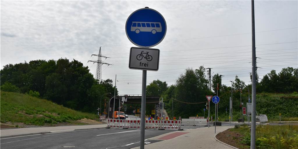 Ärger um Anliegerstraße: Anwohner sind sich untereinander nicht einig Nur Busse und Fahrradfahrer dürfen hier fahren. Das ärgert viele Anwohner der umliegenden Straßen. Andere finden es gut
