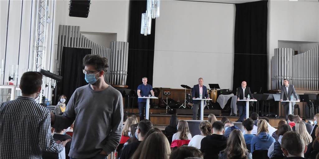 Die vier Lüner Bürgermeister-Kandidaten stellten sich denFragen des Abschlussjahrgangs des Freiherr-vom-Stein-Gymnasiums. 