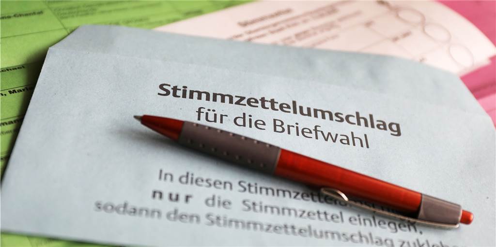 Mehrere Dortmunder warten kurz vor der Wahl noch auf Briefwahlunterlagen Mehrere Dortmunder warten kurz vor der Wahl noch auf Briefwahlunterlagen