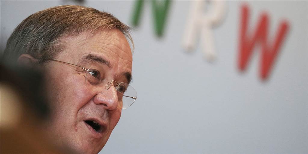 Ministerpräsident Laschet verspricht Amateur-Vereinen mehr Zuschauer Ministerpräsident Laschet verspricht Amateur-Vereinen mehr Zuschauer