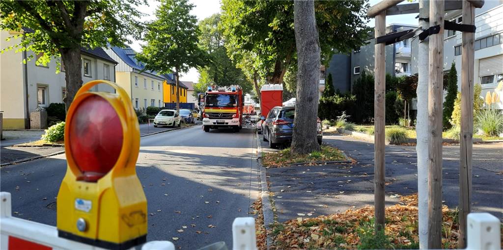 Anwohner: „Wäre da was hochgegangen, stünde hier kein Haus mehr“ Auch am Samstagnachmittag war die Volksgartenstraße wieder abgesperrt.