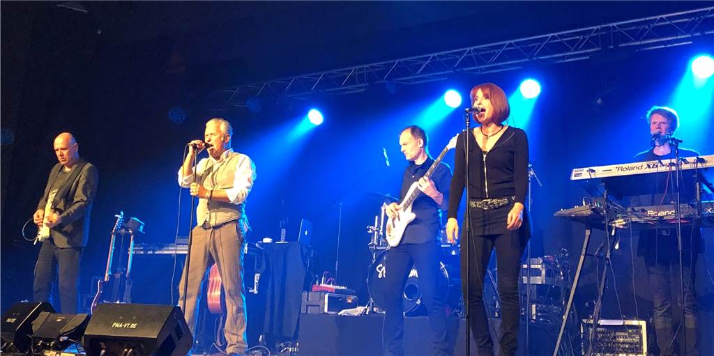 Still Collins begeistern die Zuschauer beim ersten Konzert in Olfen Still Collins begeistern die Zuschauer beim ersten Konzert in Olfen