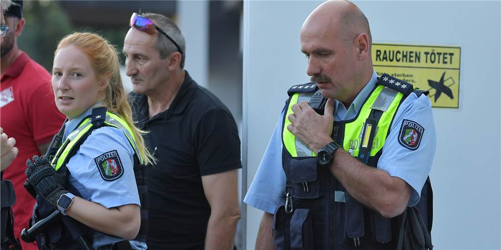 Polizei ermittelt nach Spielabbruch gegen den Schläger - Schiedsrichter ist verletzt Polizei ermittelt nach Spielabbruch gegen den Schläger - Schiedsrichter ist verletzt