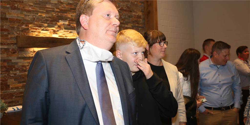 Bürgermeister Stohldreier will im Konsens mit allen Parteien entscheiden Thomas Stohldreier verfolgt gemeinsam mit seiner Familie die Ergebnisse der Kommunalwahl. Der 48-Jährige möchte als neuer Bürgermeister vor allem gemeinsam mit den anderen Parteien im Konsens Entscheidungen treffen.