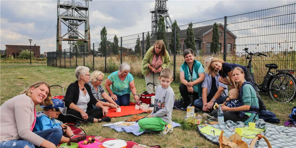 Gerne in Derne: „Zeche als Weltkulturerbe hätte ungeheure Wirkung“ Vor Tomson-Bock und Doppelfördergerüst hatte der Förderverein „gerne in Derne“ 2018 zum Picknick eingeladen