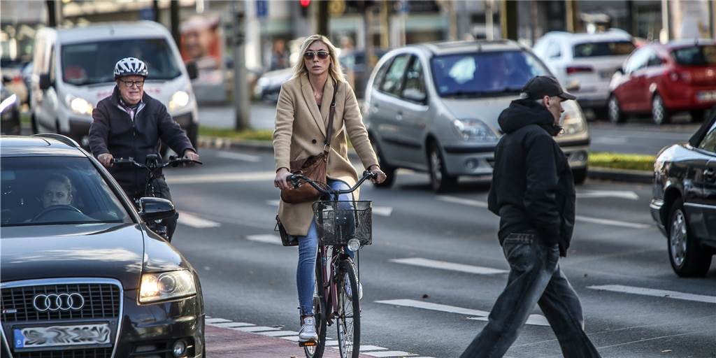 Für diese Ziele werden die Dortmunder Grünen ihre neue Macht einsetzen Die Grünen wollen mehr Platz für Fußgänger und Radfahrer, für Letztere auch auf dem Wall.