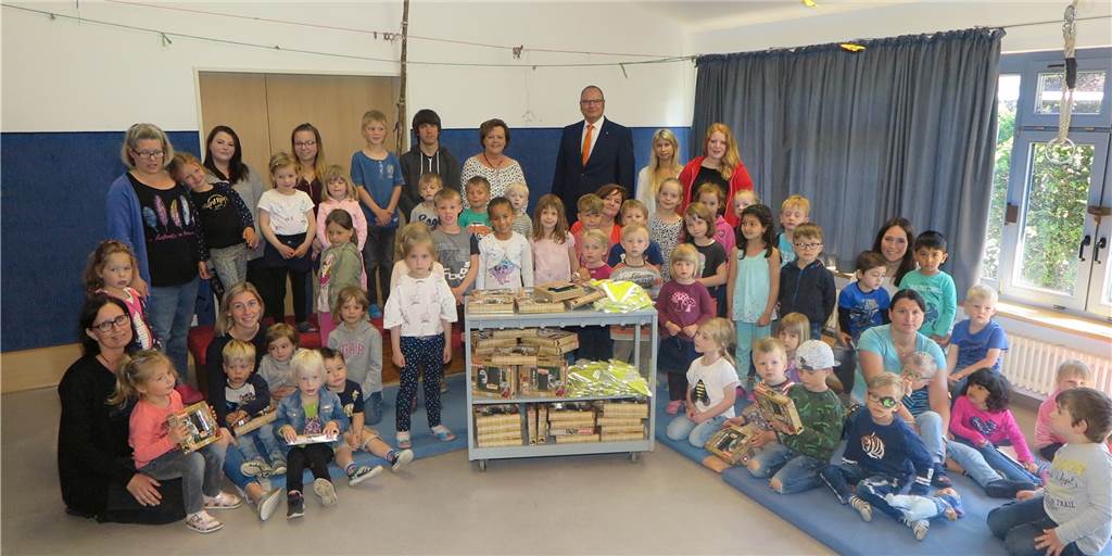Eltern überraschten Erzieherinnen und Kinder zum 25-Jährigen Im Mai 2019 erhielten die Kinder von der Volksbank Schermbeck 60 Entdecker-Sets, die sie gut gebrauchen konnten, als sie im Juni mit ihren Erzieherinnen den Wald in den Altschermbecker Kaninchenbergen aufsuchten, um den Lebensraum des Waldes zu erkunden. Die KiTa ist im Dezember 2019 mit dem Klimaschutzpreis des Kreises Wesel ausgezeichnet worden.