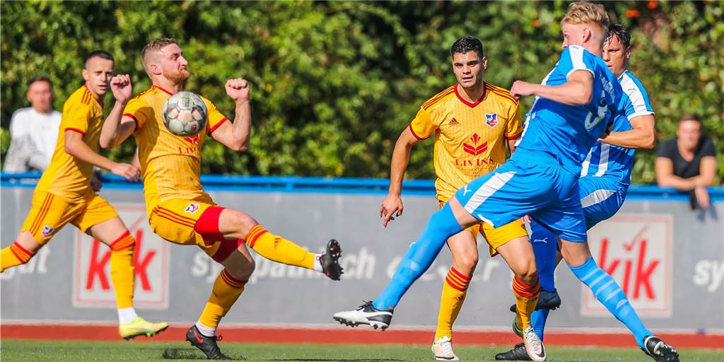Auslosung für Westfalenpokal: Dortmunder Teams gehen harten Brocken aus dem Weg Der TuS Bövinghausen (orangene Trikots) geht als Kreispokalsieger in das Turnier.