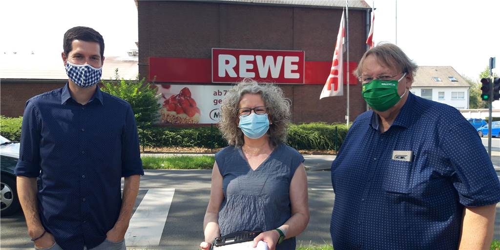 Rewe-Schließung lässt Menschen für einen attraktiven Stadtteil kämpfen Jan Wittkamp (l.) und Monika Landgraf (Mitte) haben die Unterschriftenliste initiiert. Von Anfang an ein Unterstützer ist Wolfgang Gurowietz (r.)