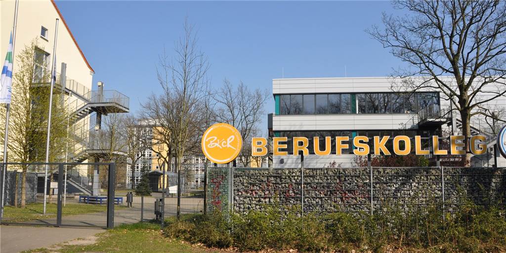 Am Berufskolleg gibt es einen Corona-Fall – Unterricht läuft weiter Am Berufskolleg in Castrop-Rauxel ist jemand an Corona erkrankt. Ob Lehrkraft, Schüler oder Schülerin ist noch unklar.