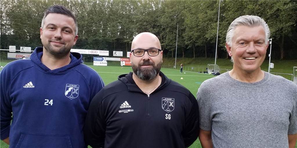 Aus eins mach drei: Wacker Obercastrop verstärkt Sportliche Leitung Steffen Golob (Mitte) ist jetzt nicht mehr allein in der Sportlichen Leitung des Westfalenliga-Aufsteigers SV Wacker Obercastrop. Frank Wagener (r.) und sein Sohn Alexander gehören nun dazu.