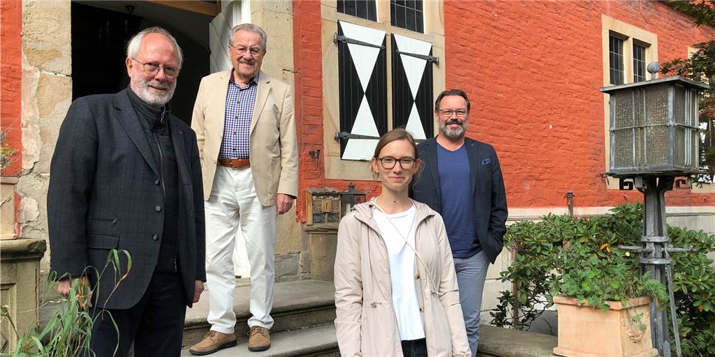 Haus Wenge: Kontrahenten sitzen wieder an einem Tisch Hoffen auf eine baldige Freigabe des Hauses Wenge für die Öffentlichkeit (v.l.): Nordwärts-Moderator Heinz Bünger, Bezirksbürgermeister Heinz Pasterny, stellvertretender Bezirksbürgermeister Werner Gollnick und Nordwärts-Mitarbeiterin Melissa Raidt