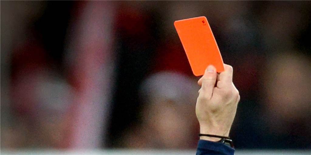Schiedsrichterin bedroht: DJK-Kicker bis Jahresende gesperrt Die Rote Karte gegen einen Spieler der DJK Stadtlohn hat weitreichende Folgen.