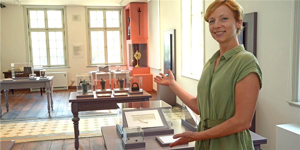 Viele Fotos aus dem neuen Museumsraum: Zwischen alten Rüstungen und modernen Touchpads Museumsleiterin Dr. Constanze Döhrer präsentiert den neuen Bürgerraum des Karl-Pollender-Stadtmuseums am Kirchhof in Werne.