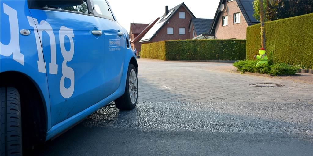 Nach Entscheidung in Oeding: Anwohner in Südlohn wollen neue Zufahrt Gerade einmal eine schmale Zufahrt gibt es in das Wohngebiet Scharperloh. Die Anwohner machen sich Sorgen, dass im Ernstfall Feuerwehr und Rettungsdienst nicht zu ihnen durchkommen. Sie fordern eine zweite Zufahrt zu ihren Häusern.