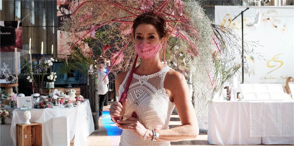 Hochzeitsmesse trotz Einlassbeschränkung und Maskenpflicht ein Erfolg Bei der Hochzeitsmesse in der Kaue von Fürst Leopold präsentierten die Models die Hochzeitskleider mit passendem Mund-Nasen-Schutz.