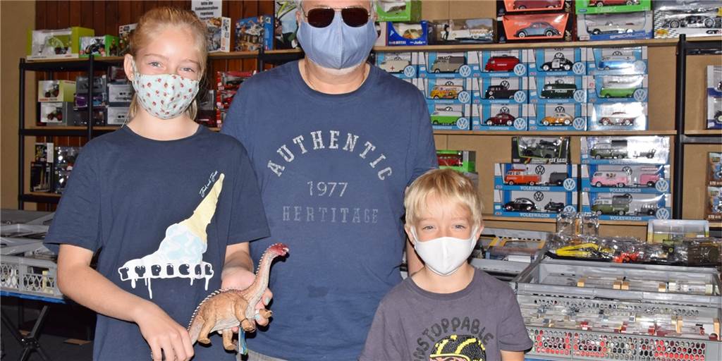 Modellbau- und Spielzeugmesse unter Corona-Bedingungen in Haltern Familie Dellmann war aus Herne angereist, um nach Lego und Drachen Ausschau zu halten.