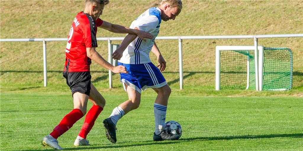 Bossendorf verschenkt Punkte, Lavesums Spieler lassen ihren Trainer zittern Maik Gerding und BW Lavesum haben durch späte Tore gegen Union Lüdinghausen II gewonnen.
