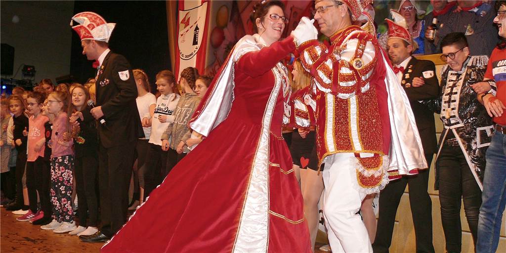 KKG Oeding sagt Karneval komplett ab: kein Kappenball, kein Rathaus-Sturm Da war beste Stimmung: Prinzessin Tamara I. (Rogge) und Prinz Wolfgang I (Wedmann) beim Ehrentanz. Einen Kappenball wird es in der nächsten Session nicht geben, haben die KKG-Verantwortlichen einmütig beschlossen.