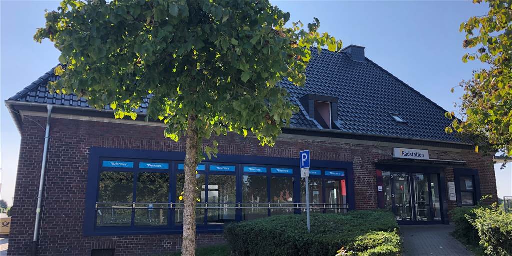 Wie geht es weiter für Radstation und Parkhaus am Beifanger Bahnhof? Am Bahnhofsgebäude in Beifang hat sich noch nicht viel getan. Hier soll eine Radstation entstehen.