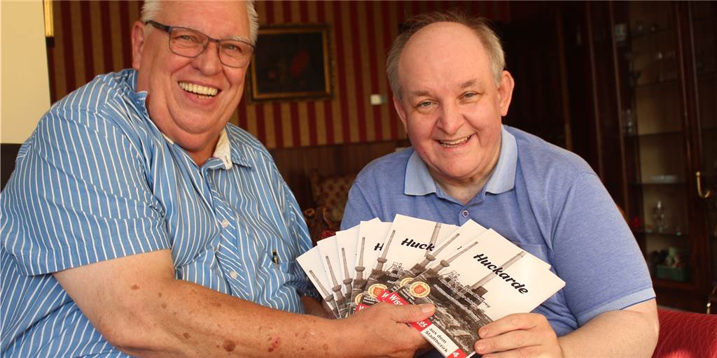 Buch mit Huckarder Geschichten erscheint nach fast 70 Jahren Vorarbeit Dieter Eichmann (l.) und Dr. Dieter Spranke mit dem dem neuen Ausgabe „Wissenwertes aus dem Stadtbezirk 4.1“