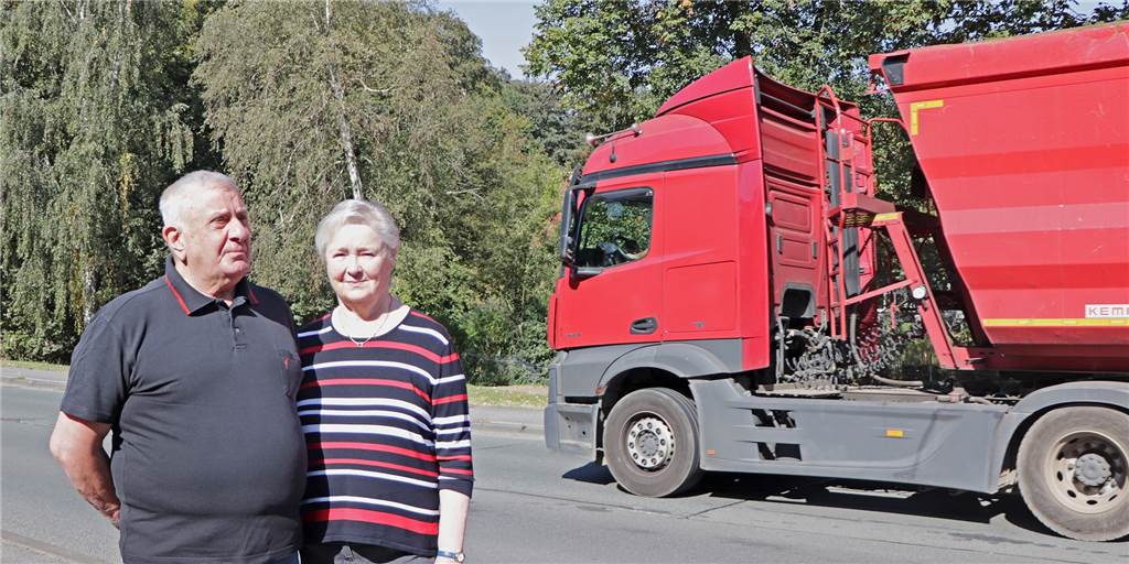 Lkw vor dem Küchenfenster: Evinger leiden unter Lastverkehr zum Hafen Der LKW-Lärm in Eving stört Paul und Ingrid Massow aus Dortmund sehr. Ihre bisherigen Versuche, etwas dagegen zu unternehmen, sind aber gescheitert.