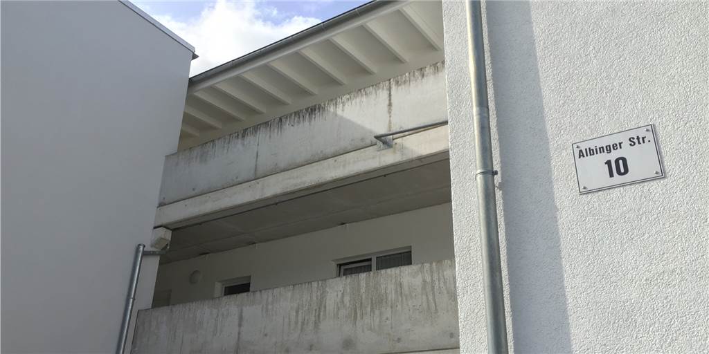 Eigentümer verspricht Reparaturen am maroden Neubau Das Haus in der Albinger Straße 10: Der Eigentümer verspricht nun, bis März 2021 die Mängel zu beseitigen.
