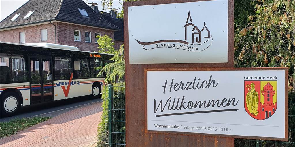 Erste Ortseingangstafeln in der Dinkelgemeinde mit „Leben gefüllt“ Sie sind mit Leben gefüllt, zumindest im Ortsteil Heek: die „neuen" Ortseingangstafeln.