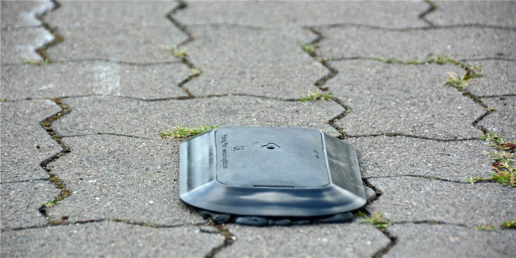Zeitplan steht: Sensoren für Parkplätze in Nordkirchen werden installiert So sehen die kleinen Kästen aus, die auf dem Aldi-Parkplatz in Olfen bereits im Einsatz sind. Sie ermitteln die Parkdauer. Ähnliche Sensoren werden auch auf 220 Parkplätzen im Nordkirchener Ortskern installiert.