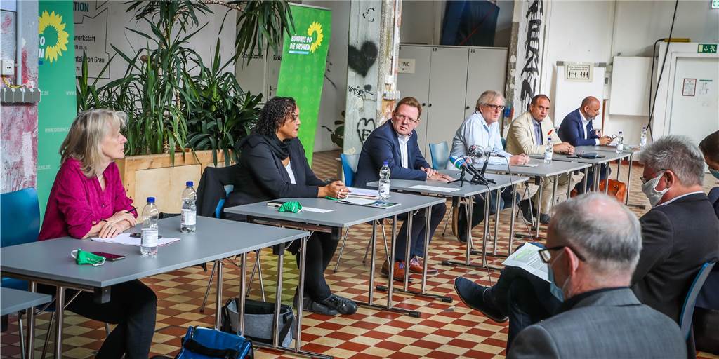 Das sagt die Umweltbewegung zum Grünen-Wahlaufruf für Hollstein Die Grünen verkündeten am Mittwoch (23.9.) in einer gemeinsamen Pressekonferenz mit der CDU den Wahlaufruf für Dr. Andreas Hollstein (3.v.l.).