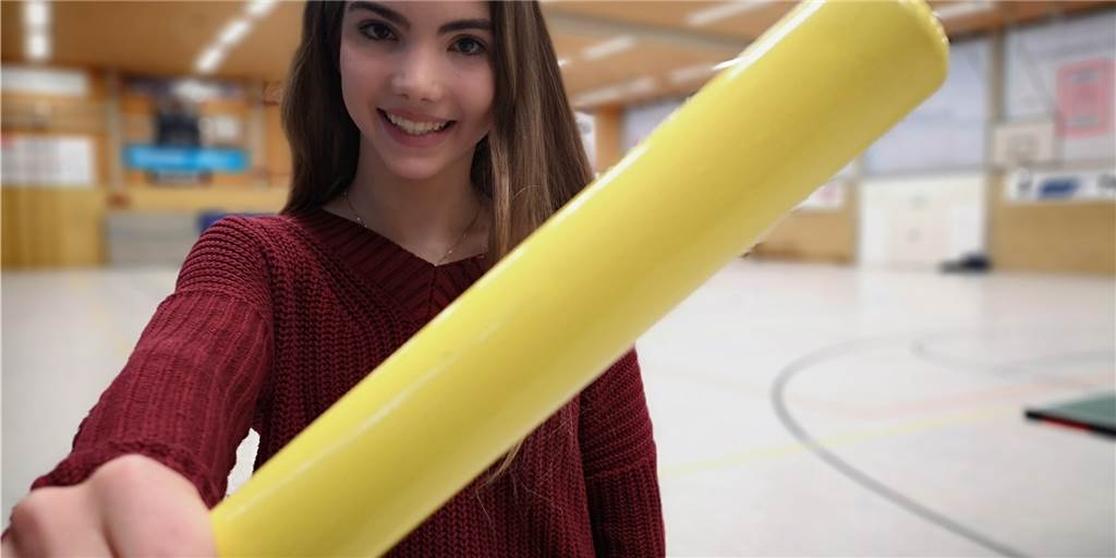 FBG-Sporthalle bis Ende 2020 dicht: Wohin können die Schüler ausweichen? 2019, vor Corona und dem großen Wasserschaden: Anna Hense, Leichtathletin und Schülerin einer FBG-Sportklasse, in der Halle.