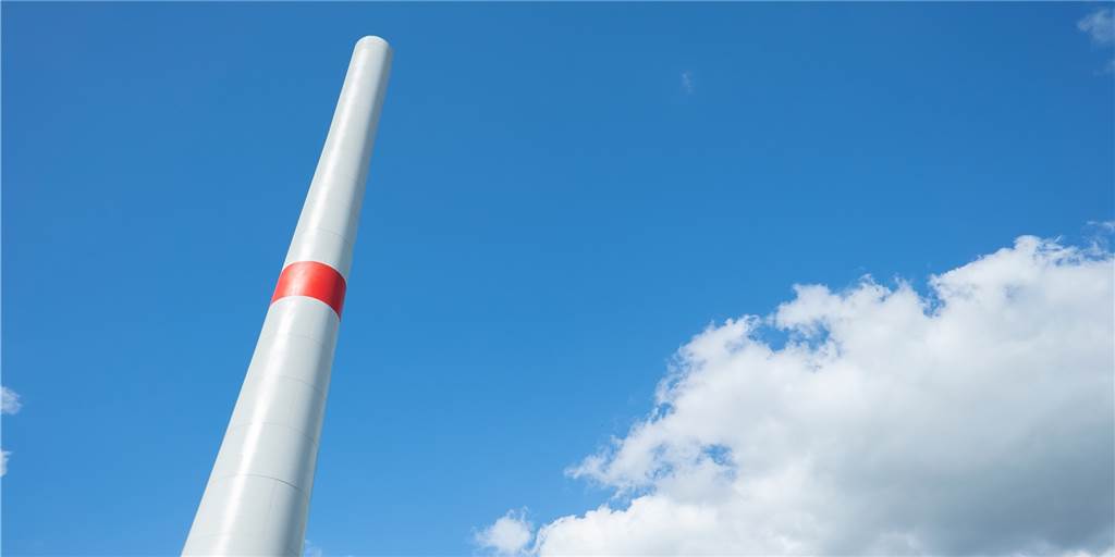 Windkraft zieht: Castrop-Rauxeler investierten schon 247.000 Euro Noch fehlen dem neuen Stadtwerke-Windrad auf dem Rütgers-Gelände in Rauxel die Flügel. Die Investitionen von Kunden und Bürgern aber fließen.