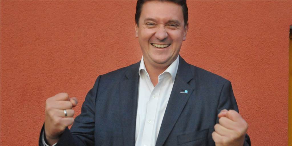 Stichwahl im Live-Ticker: Rajko Kravanja gewinnt Bürgermeister-Wahl So sieht Freude aus: Rajko Kravanja darf weitere fünf Jahre Bürgermeister von Castrop-Rauxel bleiben.