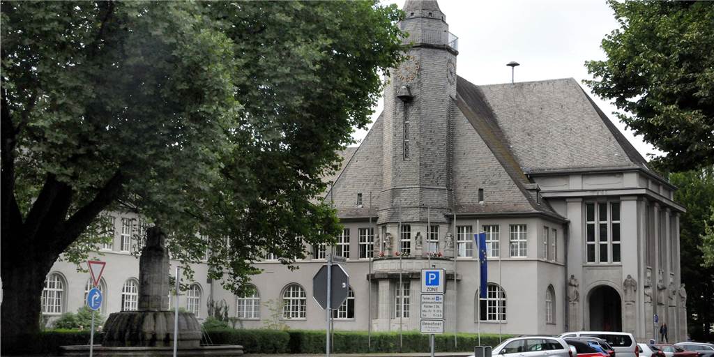 Wer verwaltet Schwertes Geld? 12 Kandidaten für Brennenstuhl-Nachfolge Die Stadt hat einen Spitzenjob zu vergeben.