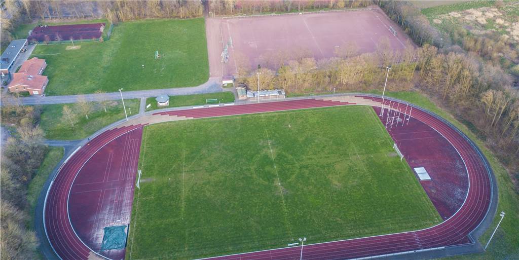 Sanierung Sportzentrum Dahl soll bald beginnen - doch etwas Wichtiges fehlt Im Dahl soll auf dem Aschenplatz und der danebenliegenden Fläche neue Kunstrasenplätze entstehen. Die Verantwortlichen müssen aber noch auf die Rückmeldung aus Berlin warten, ehe die Arbeiten endlich beginnen können.