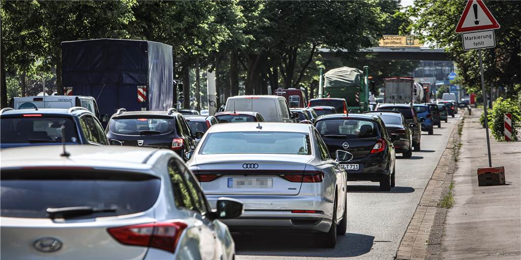 Reaktionen auf den ÖPNV-Warnstreik: „Asozial sind diese Gewerkschaften“ Der öffentliche Nahverkehr streikt, was zu Verkehrschaos in Dortmund führt.