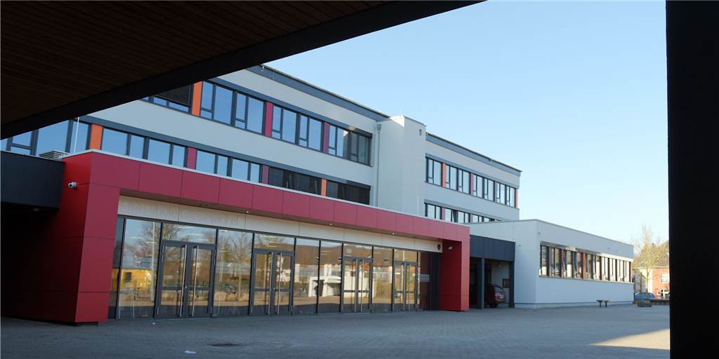 Corona an Gesamtschule: Bisher gab es an keiner Schule im Kreis größere Auswirkungen An der Gesamtschule Schwerte im Gänsewinkel wurden am Dienstag eine Jahrgangsstufe und eine Klasse wieder nach Hause geschickt. Zwei Kinder sind mit Corona infiziert.